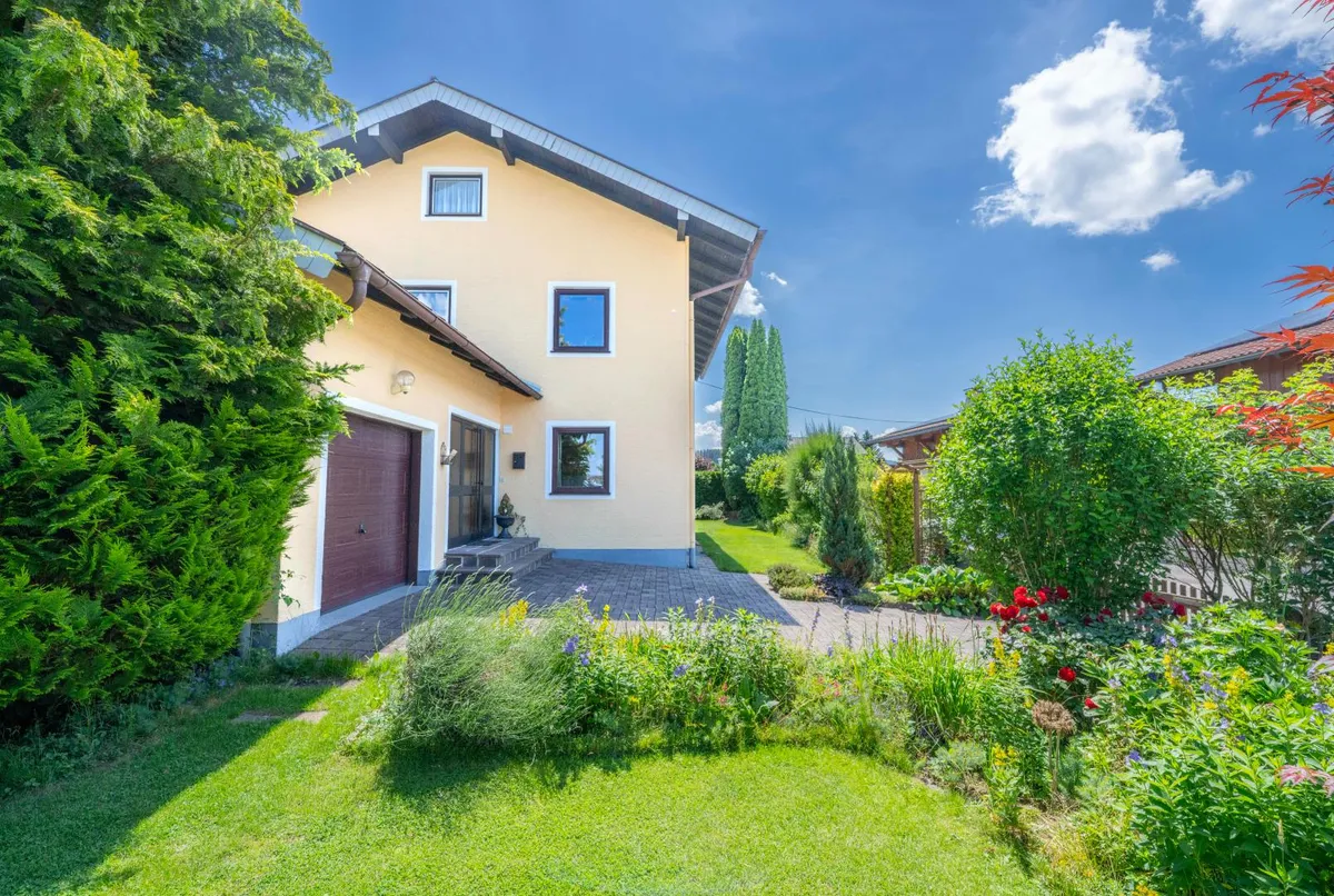 Die perfekte Chance - Einfamilienhaus mit schönem Garten und Potential – pohled 2