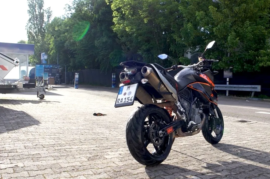 KTM 990