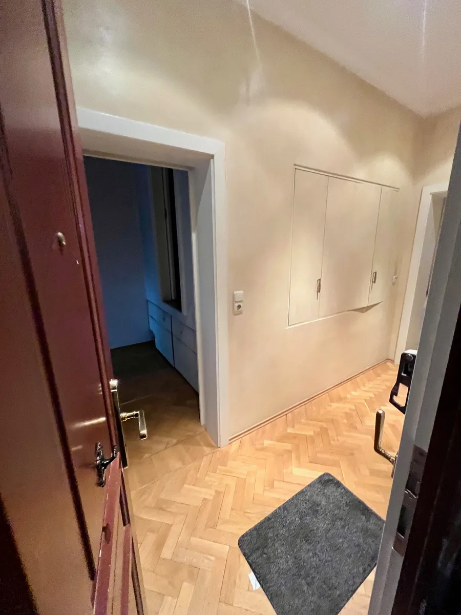 72m² große 3-Zimmer-Altbauwohnung & Küche & Balkon nahe dem Schillerplatz - Ansicht 2