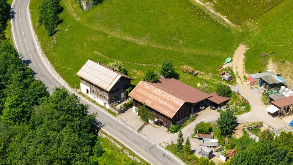 Charmanter Bauernhof mit großzügigen Land- und Forstflächen in Klösterle - Ansicht 3