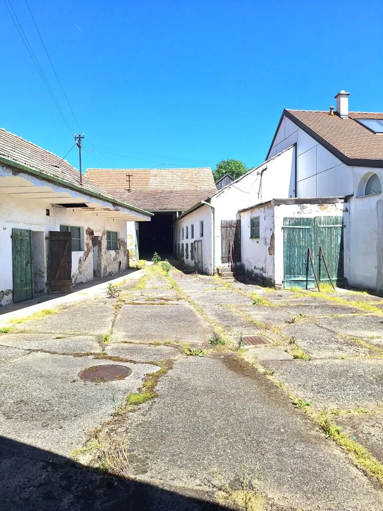 Großzügiges Bauernhaus mit 2 Stadeln, Kammern und Stallungen - Ansicht 2