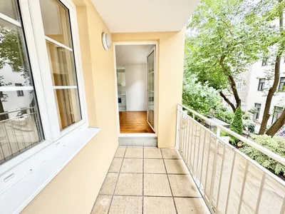 TERRASSENTRAUM | HOFSEITIG | HELLE 2 ZIMMER | TOPLAGE NÄHE KLINIK LANDSTRASSE