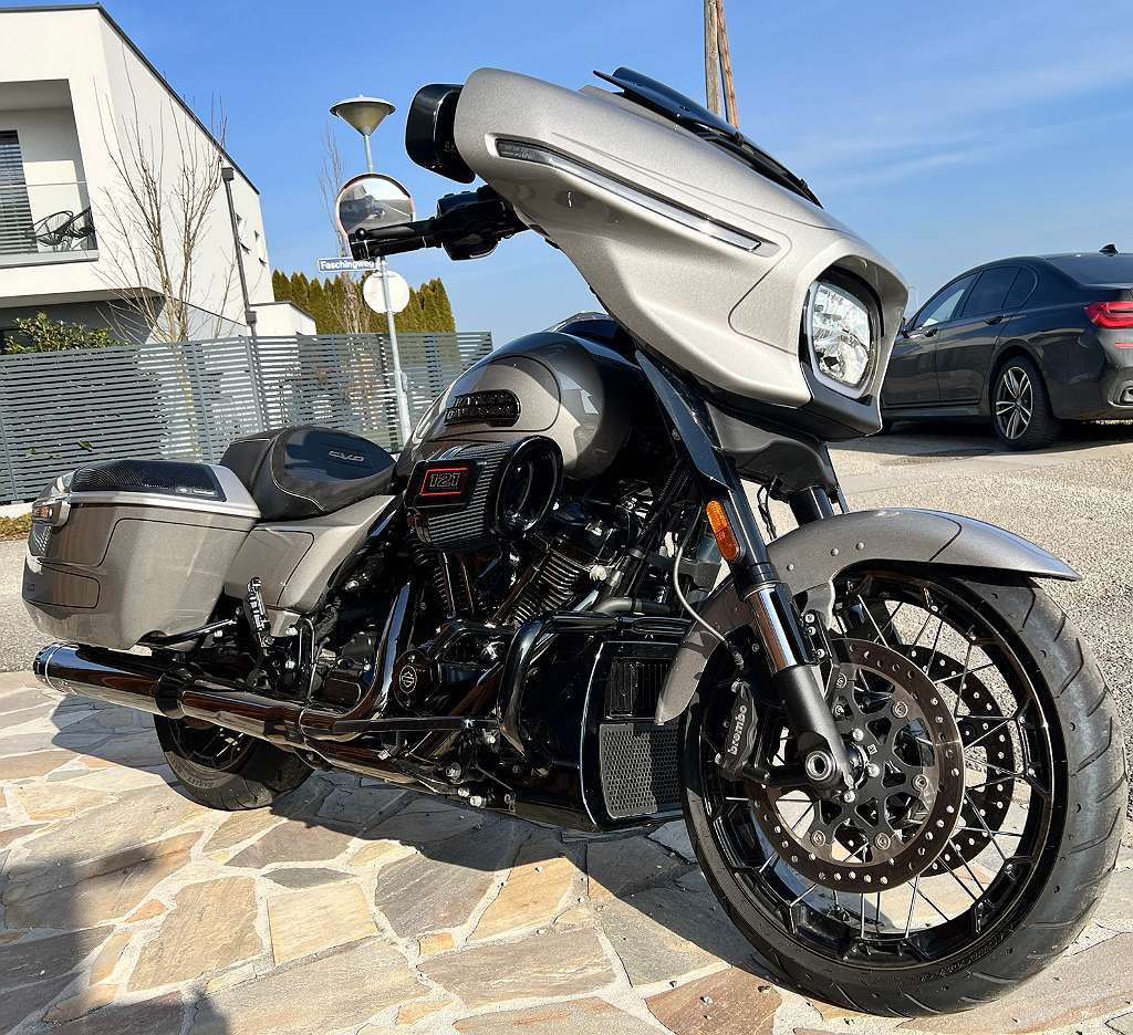 Harley-Davidson CVO Street Glide VVT 121 Tourer