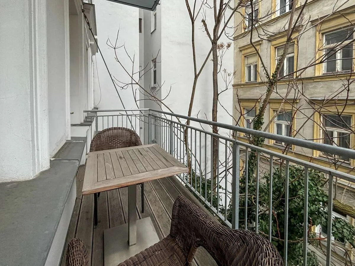 Traumhafte Altbauwohnung mit Balkon Nähe Schloss Schönbrunn - Ansicht 2