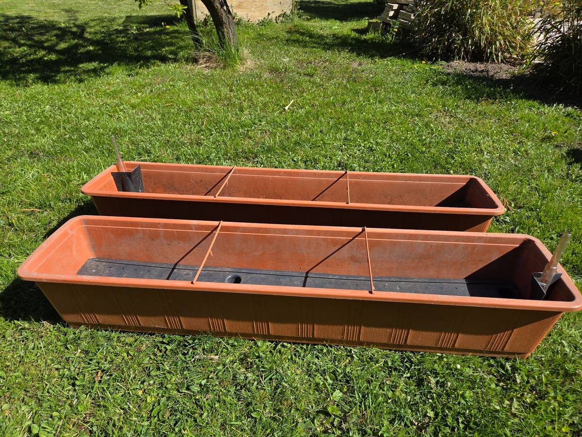 Blumenkasten mit Wasserspeicher,  10,- (3163 Auerhalbach) - willhaben