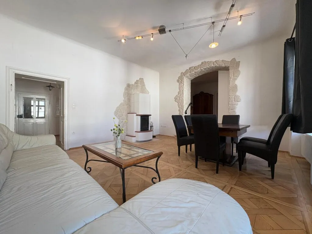 Wohnen mit Platz & Charakter - großzügige Wohnung mit 4 Schlafzimmern im Herzen von Mistelbach - Ansicht 3