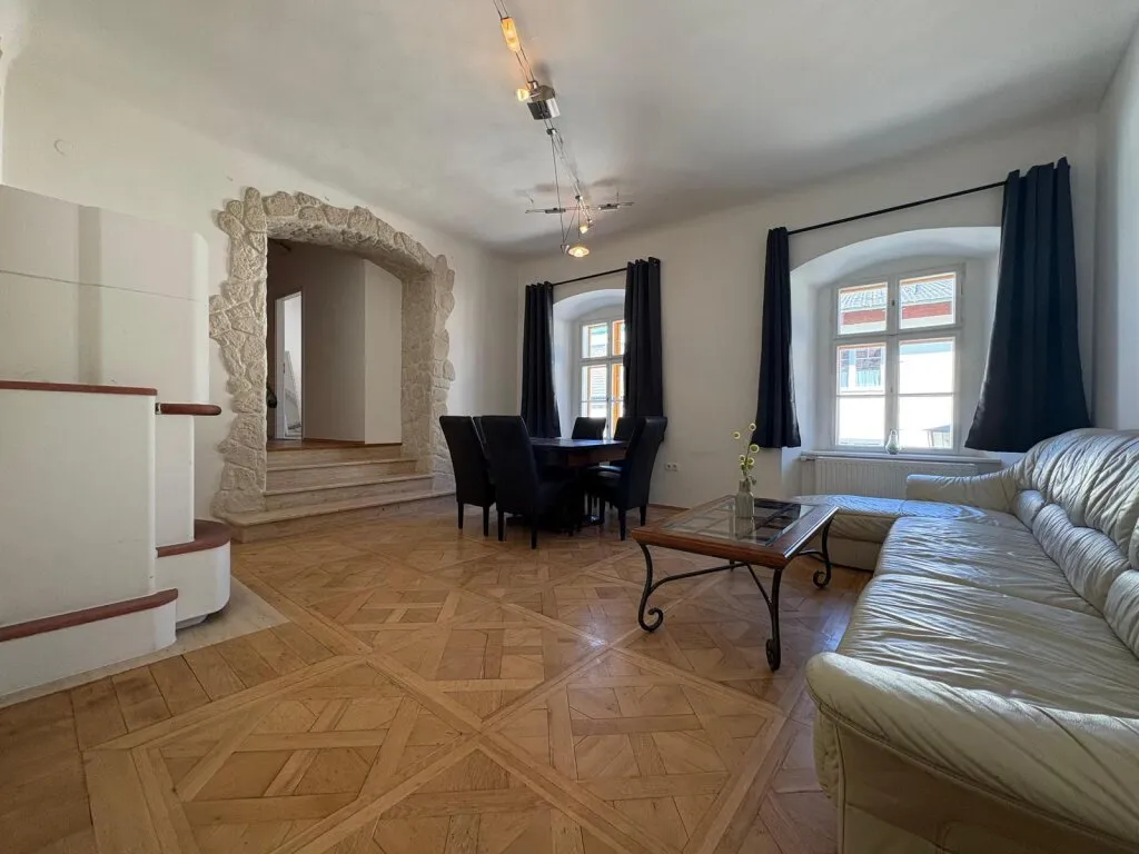 Wohnen mit Platz & Charakter - großzügige Wohnung mit 4 Schlafzimmern im Herzen von Mistelbach - Ansicht 2