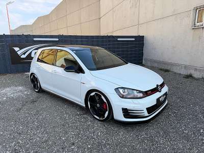 VW Golf GTI 2,0 TSI DSG Performance *PANO* *LED*