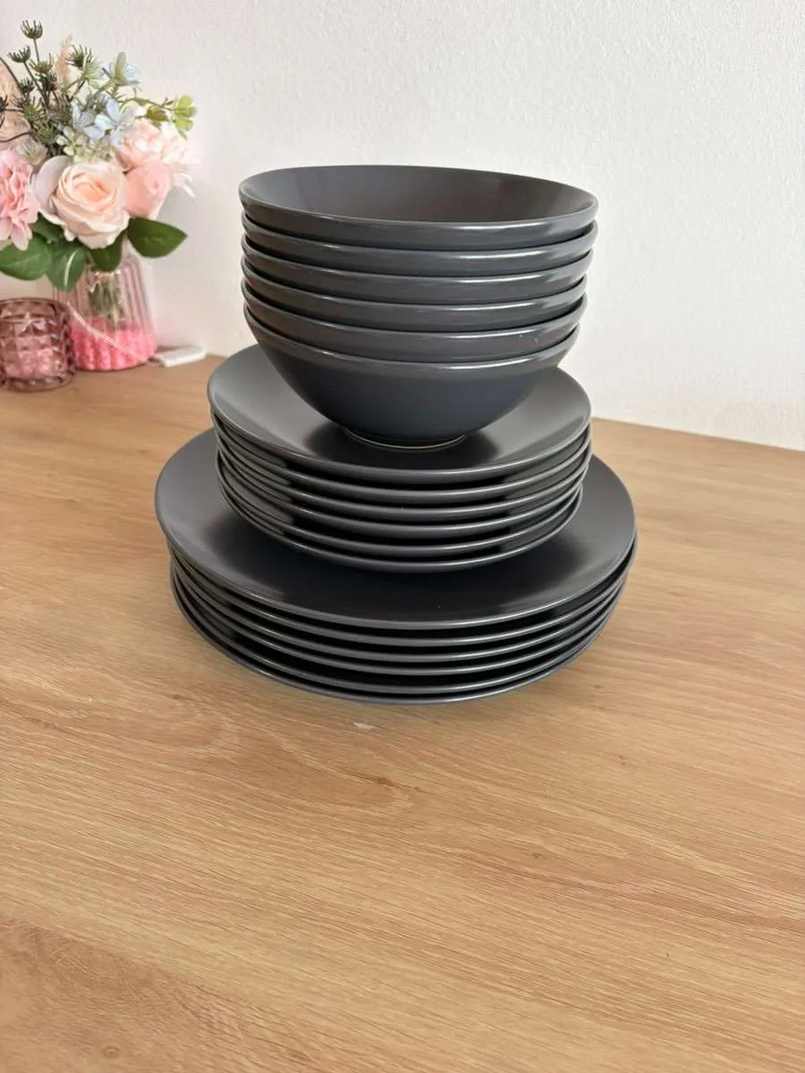 IKEA Teller Set unbenutzt, € 25,- (6020 Innsbruck)