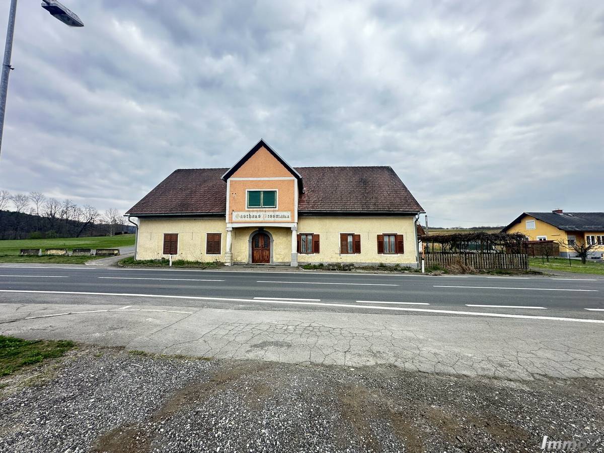 Exklusiv für Sie! Visionär gesucht!!! -> Haus mit Nebengebäude sowie großes Grundstück in Hof bei Straden, Straden