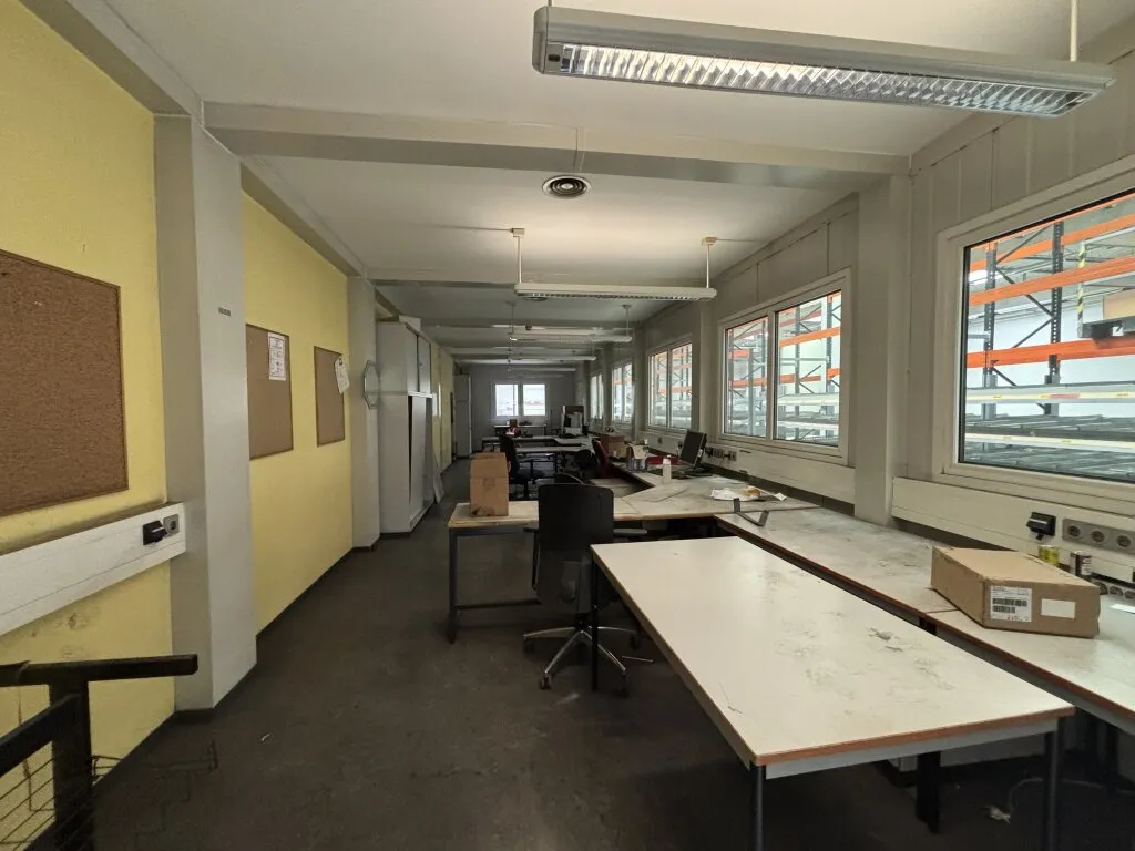 Flexible Gewerbe/- Lagerflächen Flächen von 130 - 2.762 m² mit Gleisanschluss in zentrale Lager in Wels / Magazinstraße – pohled 2