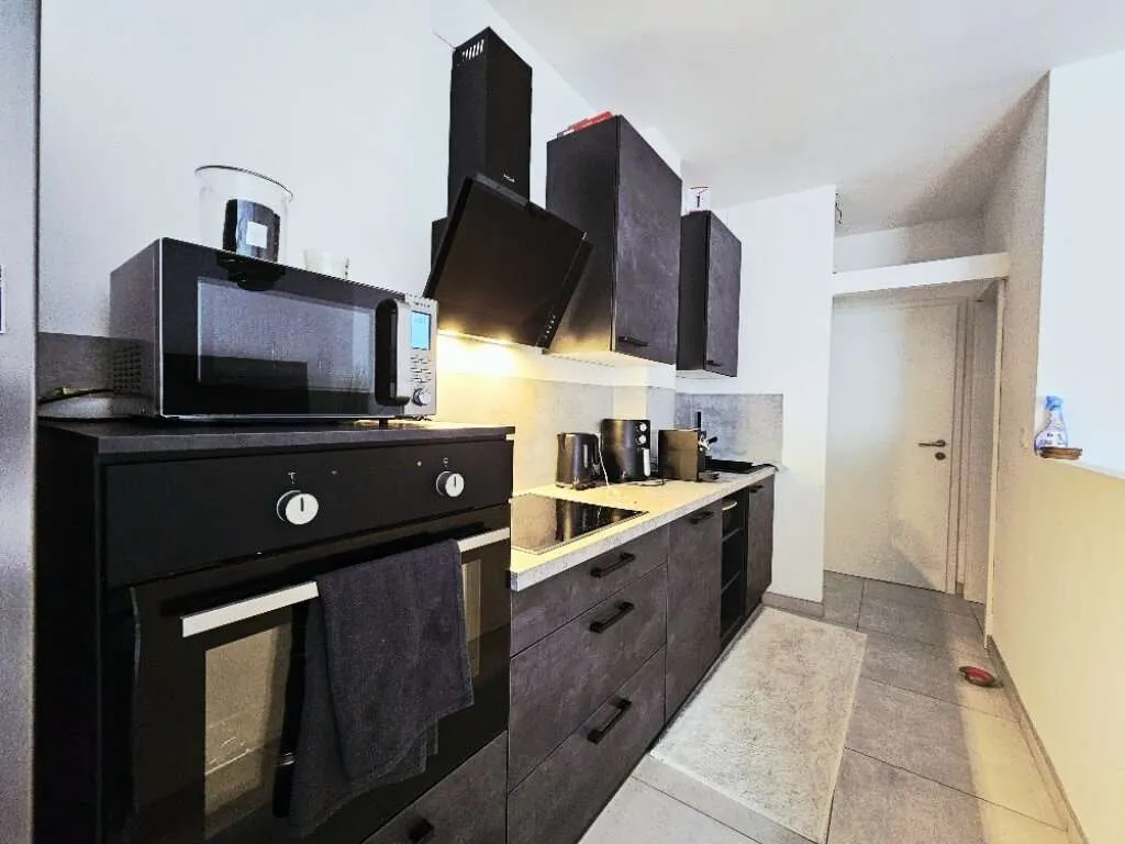 Charmante 2-Zimmer-Wohnung in Graz: Stadtblick, Parkett & Bad mit Fenster! Nur 145.000EUR! - Ansicht 3