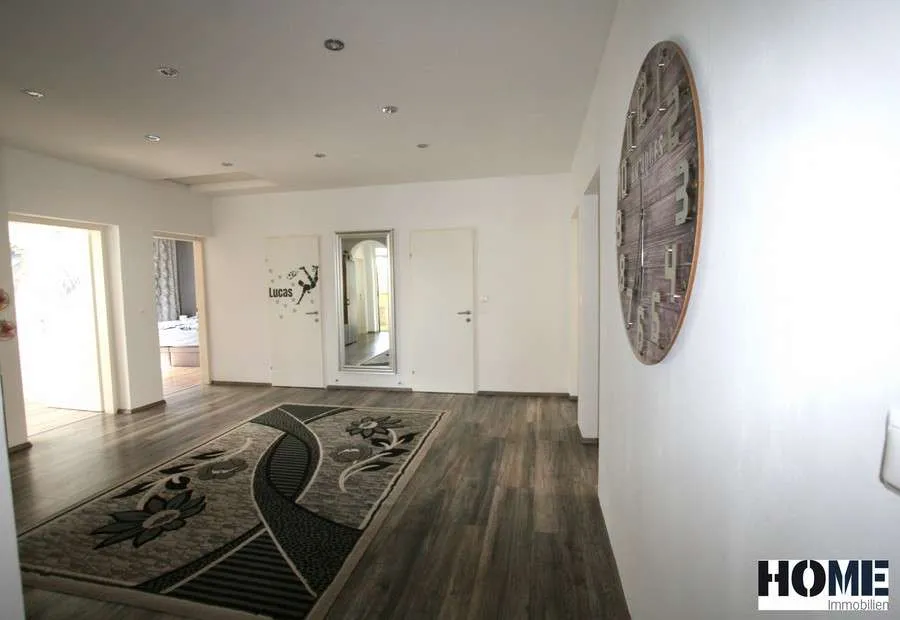 TOP PREIS! 1.827 m² Grundfläche mit exklusiven Bungalow, Pool, vollunterkellert, Platz für Ihre Arbeit und Ihren Fuhrpark - Ansicht 3