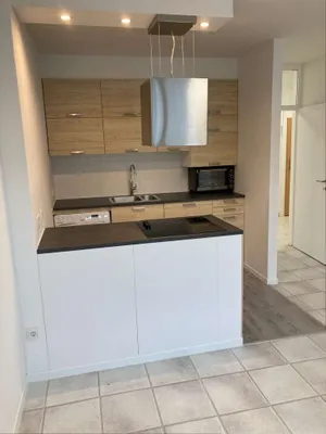 Privat: Helle, neu teilmöblierte 2-Zimmer-Wohnung nahe Mariahilferstraße ab sofort