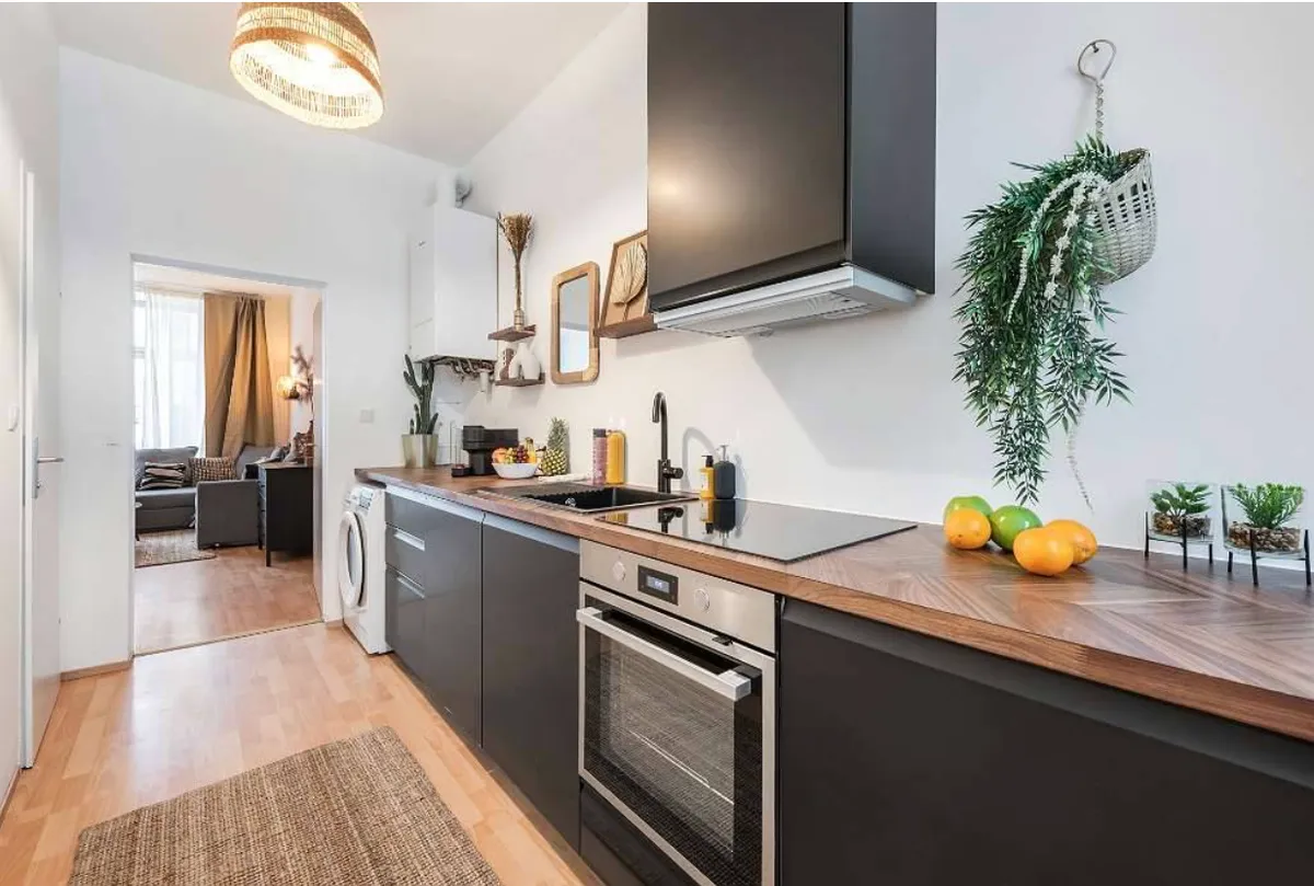 Schöne Wohnung im Boho Stil, voll möbiliert / Fully furnished, 15 min zum Stephansplatz – pohled 2