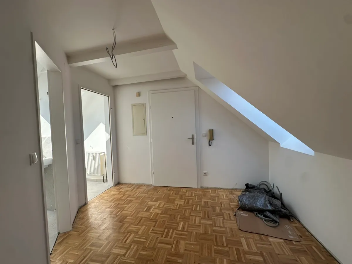 Neu renovierte 3-Zimmer-Dachgeschosswohnung mit Klimaanlage am Hauptplatz von Fürstenfeld - Ansicht 2
