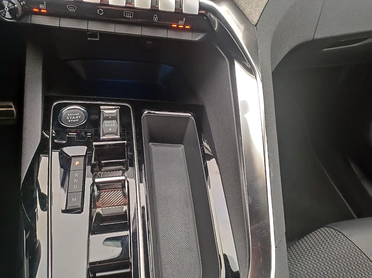 Peugeot 3008 GT Blackline 136PS 1.2 Hybrid – Bild 10