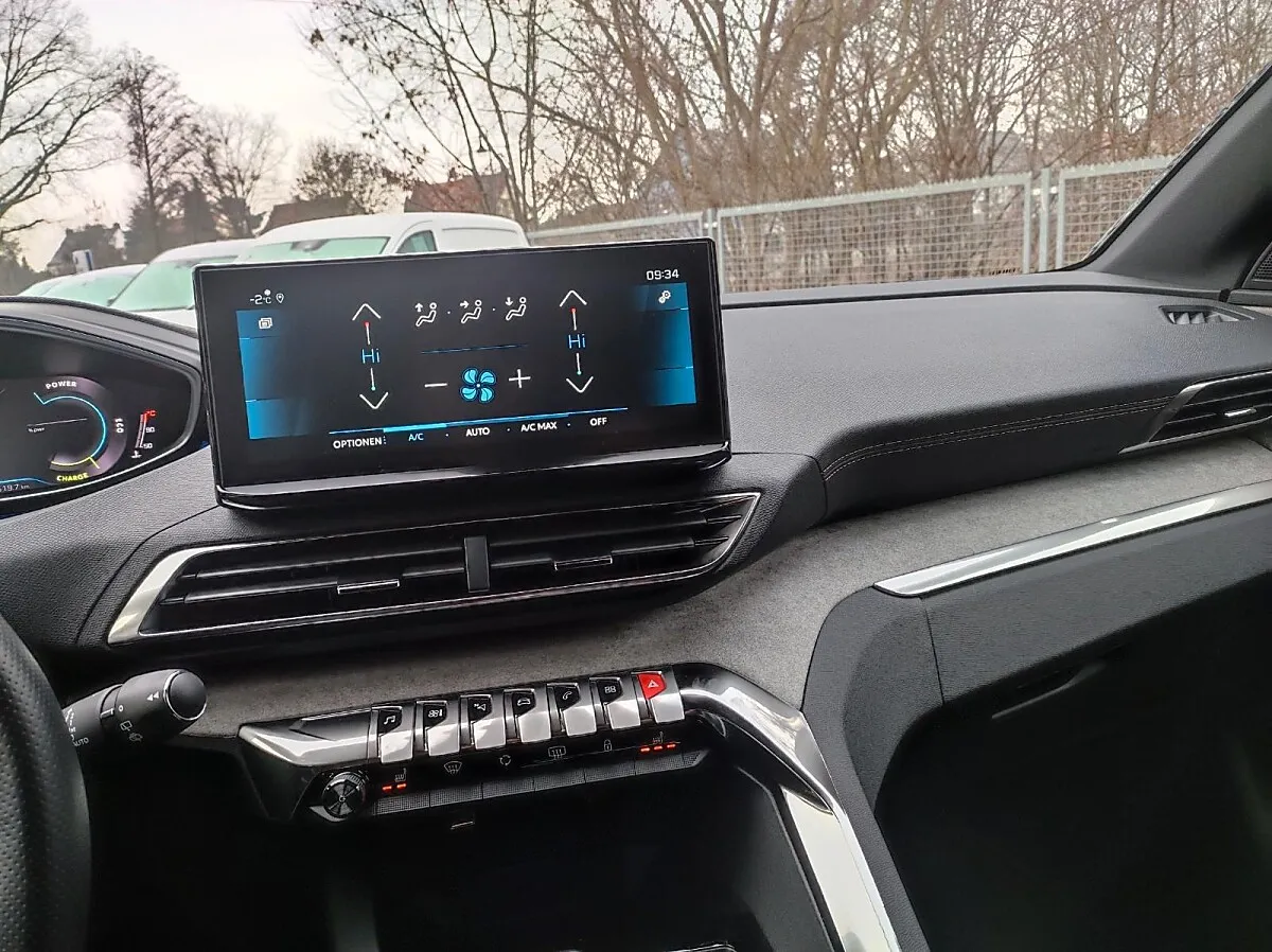 Peugeot 3008 GT Blackline 136PS 1.2 Hybrid – Bild 11