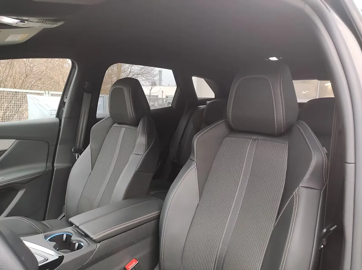 Peugeot 3008 GT Blackline 136PS 1.2 Hybrid – Bild 4