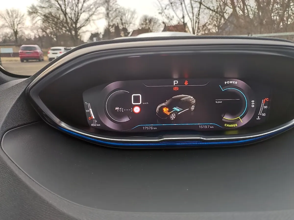 Peugeot 3008 GT Blackline 136PS 1.2 Hybrid – Bild 8