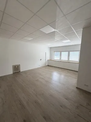 2-Zimmer-Gewerbeimmobilie mieten in Salzburg-Umgebung – 64 m², € 887 – Bild 2 von 9