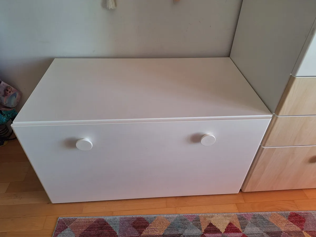 Ikea Stuva Sitzbank mit Truhe - ausziehbar mit Rollen, € 35,- (9500 Villach-St. Martin)