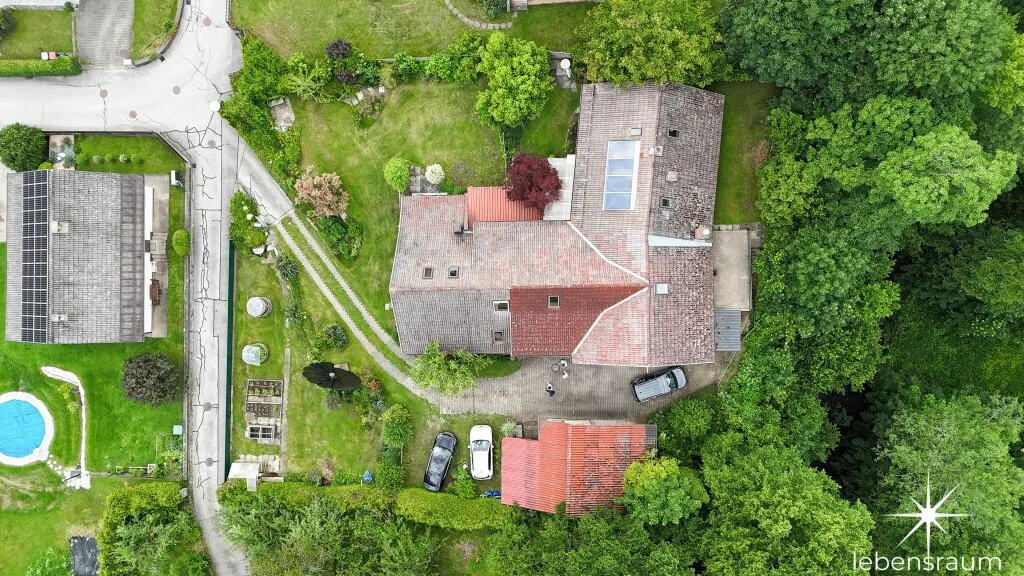 Großzügiges Haus mit viel Platz in Klagenfurt mit Garten, Garage & Terrasse. - Ansicht 2