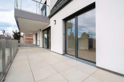 ERSTBEZUG: 4-ZIMMER-WOHNUNG MIT HOCHWERTIGER EINBAUKÜCHE UND SÜDTERRASSE! – Bild 2