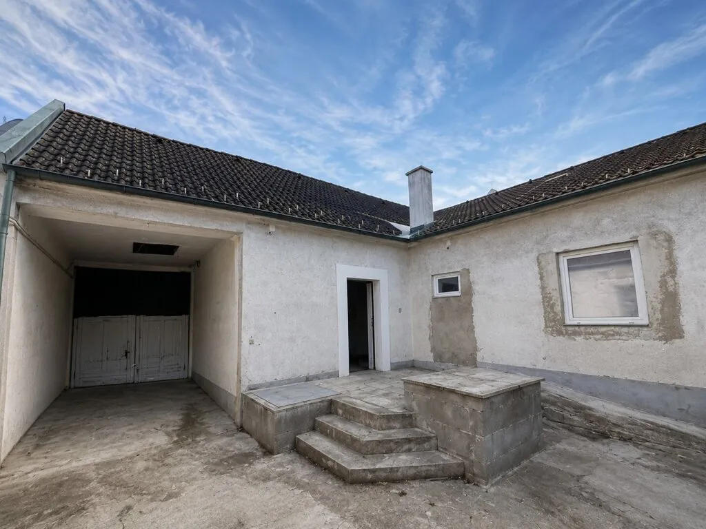 Trautmannsdorf - Seltene Gelegenheit: Ehemaliges Fuhrwerkerhaus mit Pferdestallungen, zahlreichen Nebengebäuden und beeindruckendem Entwicklungspotenzial - Ansicht 2