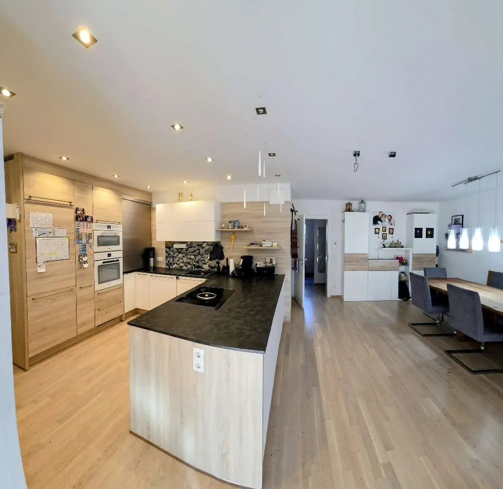 Gartentraum: 5-Zimmerwohnung mit Tiefgarage ohne Maklerprovision - Ansicht 2