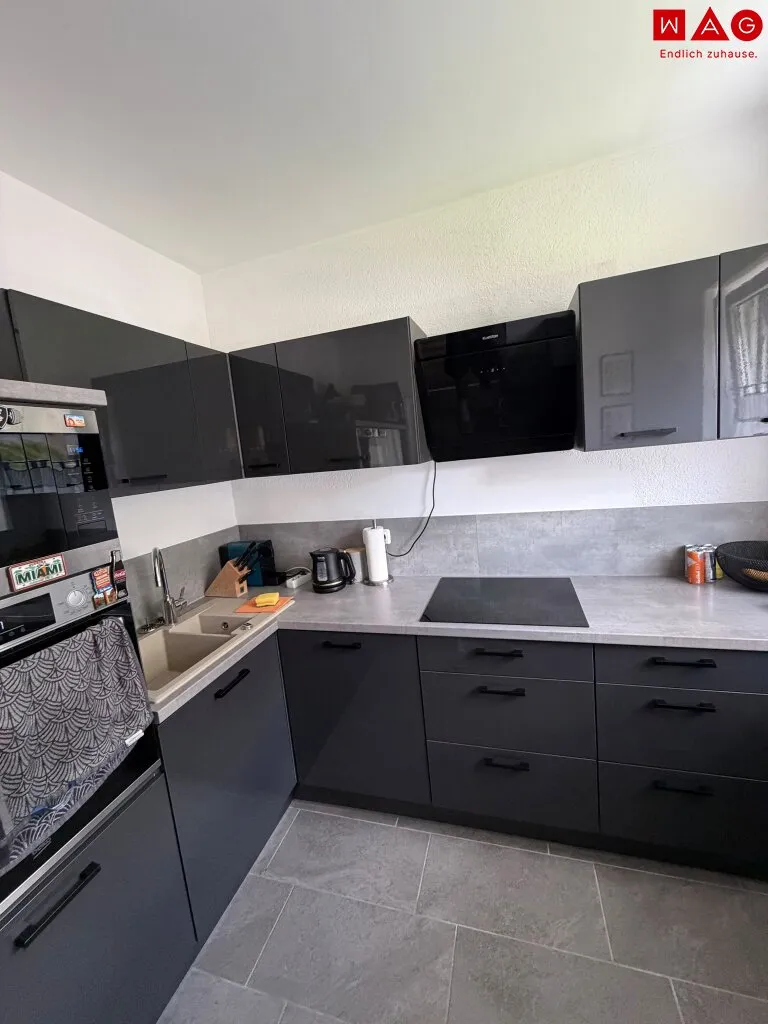 Schöne, geräumige Zweizimmerwohnung und Balkon und Küche! - Ansicht 2