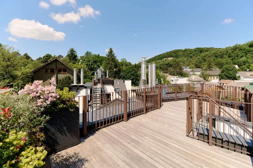 5-Zimmer-Dachgeschoß-Maisonette mit drei Terrassen und Weinbergblick - Ansicht 2