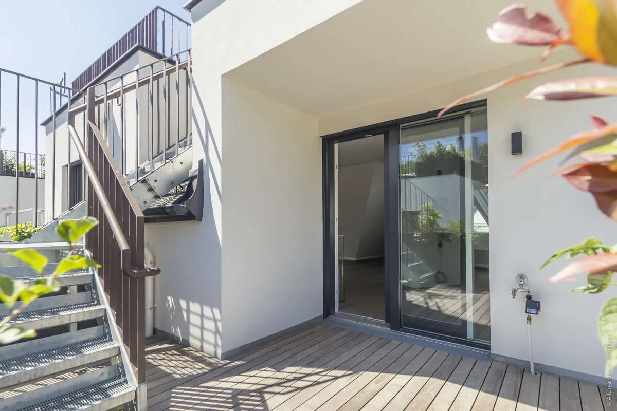 5-Zimmer-Dachgeschoß-Maisonette mit drei Terrassen und Weinbergblick - Ansicht 3