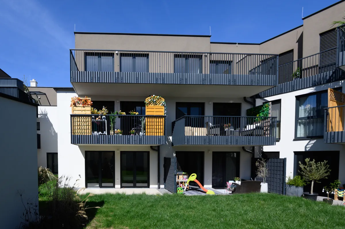Exklusive 3-Zimmer-Dachgeschoßwohnung ohne Dachschrägen mit Balkon in Zentrumslage - Ansicht 3