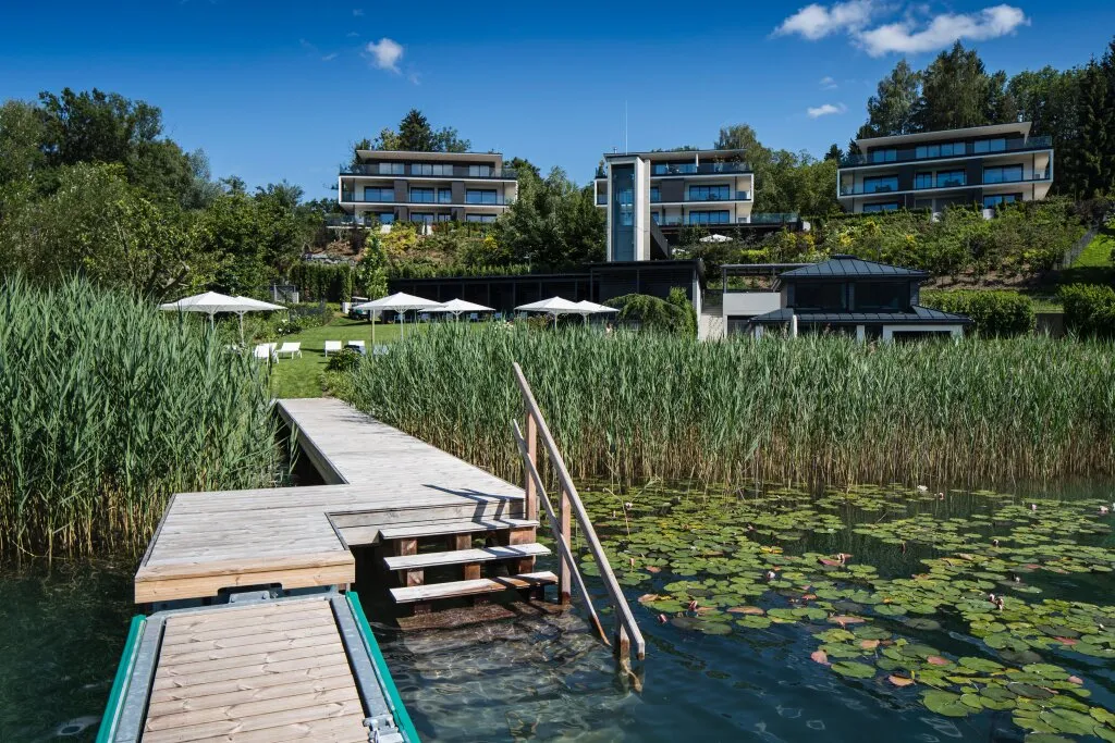 ROSENHOF | Beeindruckendes Wörtherseedomizil mit Pool in Bestlage - Ansicht 2