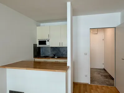 CHARMANTE 1-ZIMMER-WOHNUNG MIT OFFENER KÜCHE IN PERFEKTER LAGE – Bild 2