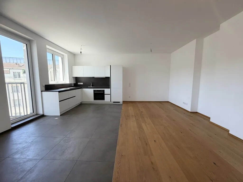 NÄHE NASCHMARKT: 3-Zimmerwohnung mit Balkon im stilvoll sanierten Altbau - Ansicht 2