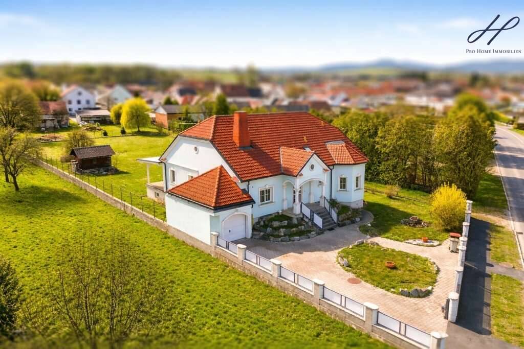 Stilvolles Einfamilienhaus mit weitläufigem Grundstück in ruhiger Lage, Neutal