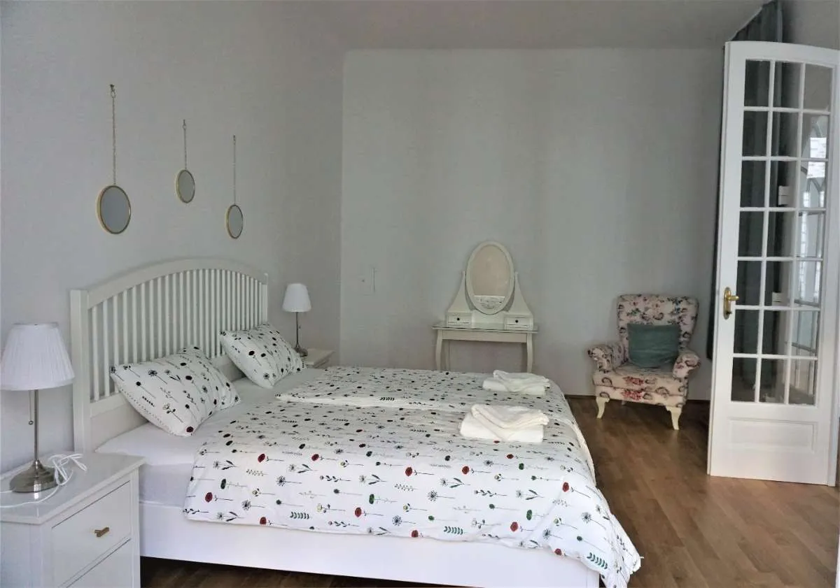 Vollmöbliert, Zwischenmiete - Mindestmietdauer 2 Monate, maximal 6 Monate - 160 m², 4 Zimmer Wohnung - Widok 3