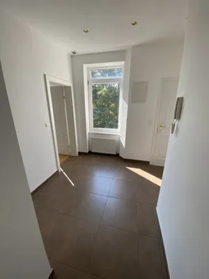 Ruhige, helle 2 Zimmer Wohnung mit Blick ins Grüne