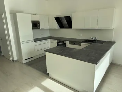 4-Zimmer-Gewerbeimmobilie mieten in Baden – 175 m², € 2.100 – Bild 10 von 28