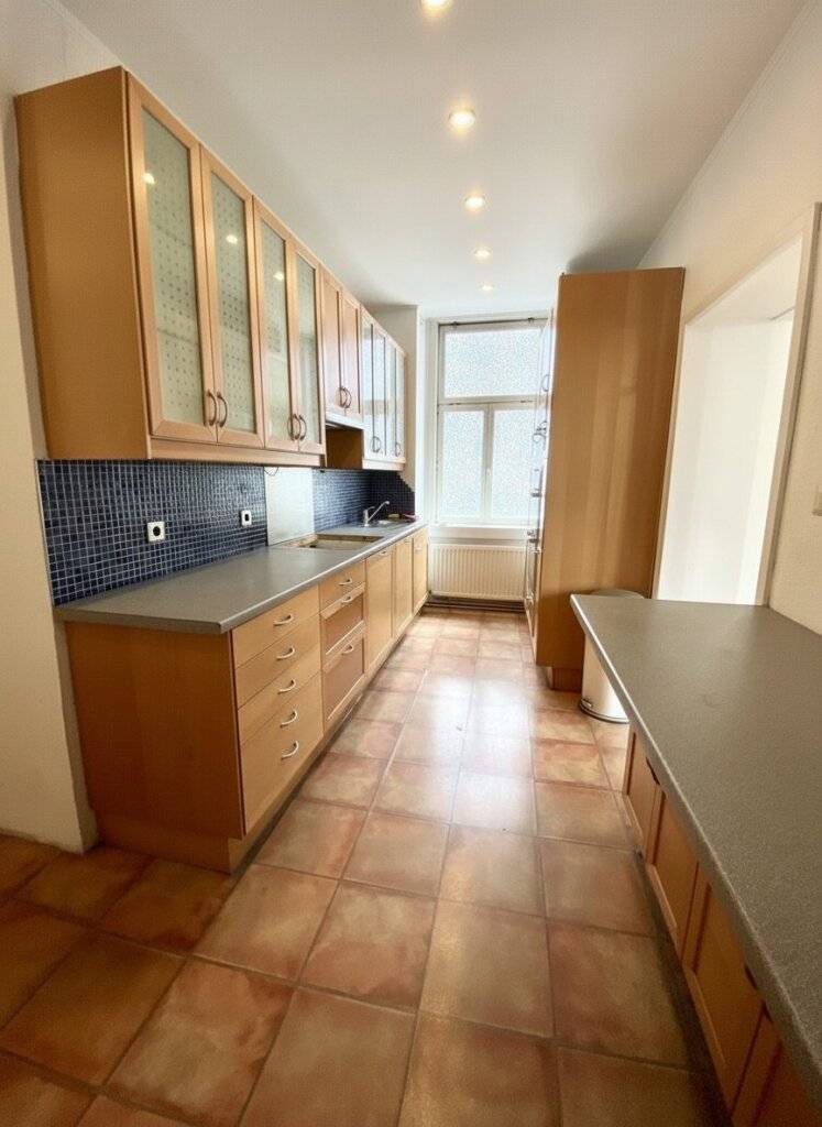 Sonnige und stilvolle Albauwohnung: Toplage Nähe Mariahilferstraße, 3 Zimmer + Küche, 2. Stock, U6-Westbahnhof, U3-Zieglergasse! – pohled 2