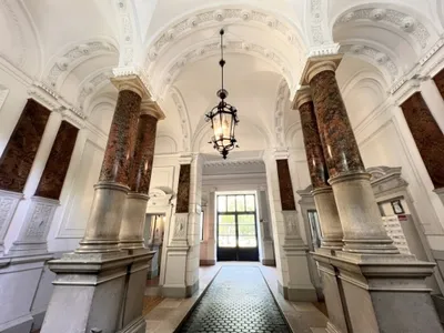 UNBEFRISTET: Prachtvolle Altbauwohnung der absoluten Königsklasse beim Schottentor