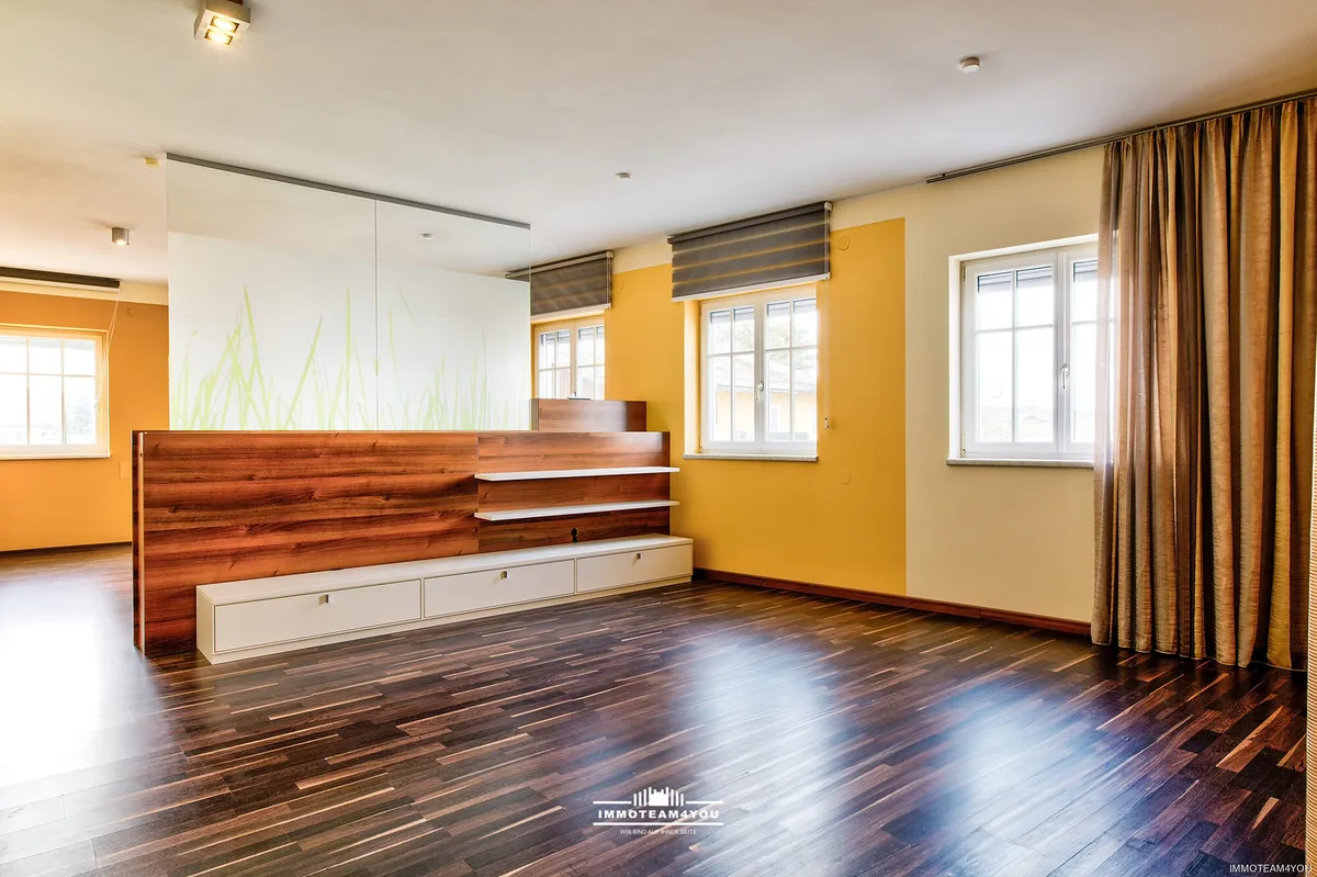 Büroflächen mit besonderer Atmosphäre, Bad, TG-Platz und Kellerabteil! – pohled 2