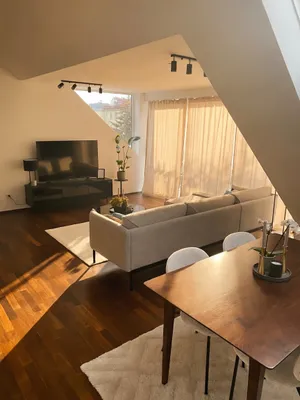 Exclusive Central 3-Bedroom Penthouse with Private Terrace & Garage – Bild 2