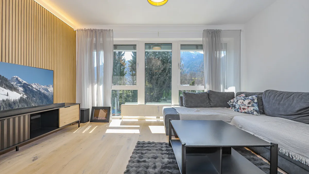 Hochwertig sanierte Wohnung mit außergewöhnlichem Raumgefühl - Ansicht 2