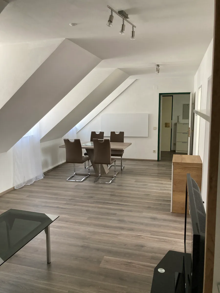 Dachgeschosswohnung im Stadtzentrum Tulln - provisionsfrei & teilmöbliert - Ansicht 2