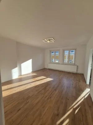 Frisch sanierte helle 3-Zimmer-Wohnung in Top-Lage – Bild 2
