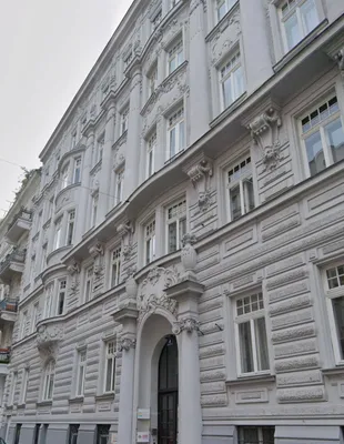 Erstbezug nach Generalsanierung ab 01.10.2026 - Exklusive Altbauresidenz mit 5 Zimmern, Balkon & hochwertiger Luxusausstattung