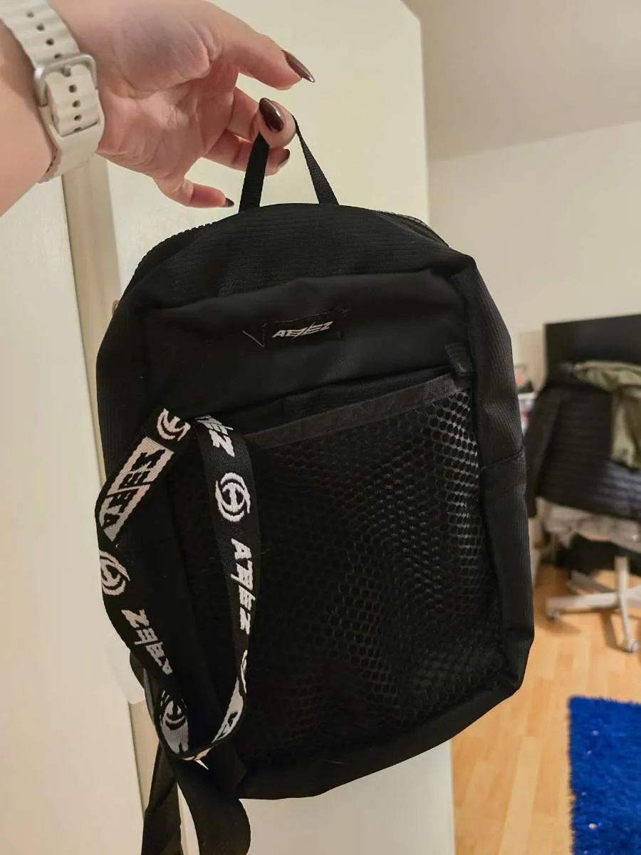 ATEEZ - OFFICIAL LIGHTINY SLING BAG l KPOP, € 30,- (6850 Dornbirn